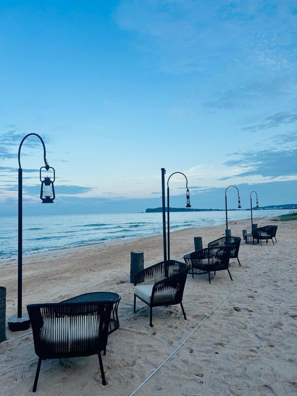 Uppuveli Beach By Dsk トリンコマリー エクステリア 写真